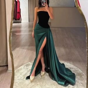 Elegant Black and Green Strapless Evening Gown